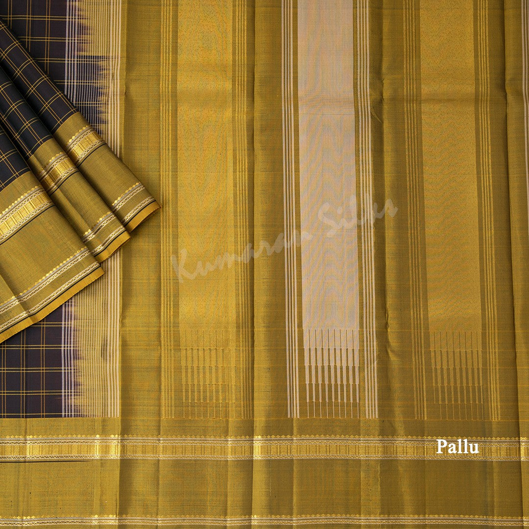 Bottle Green Checked Silk Saree With Contrast Border