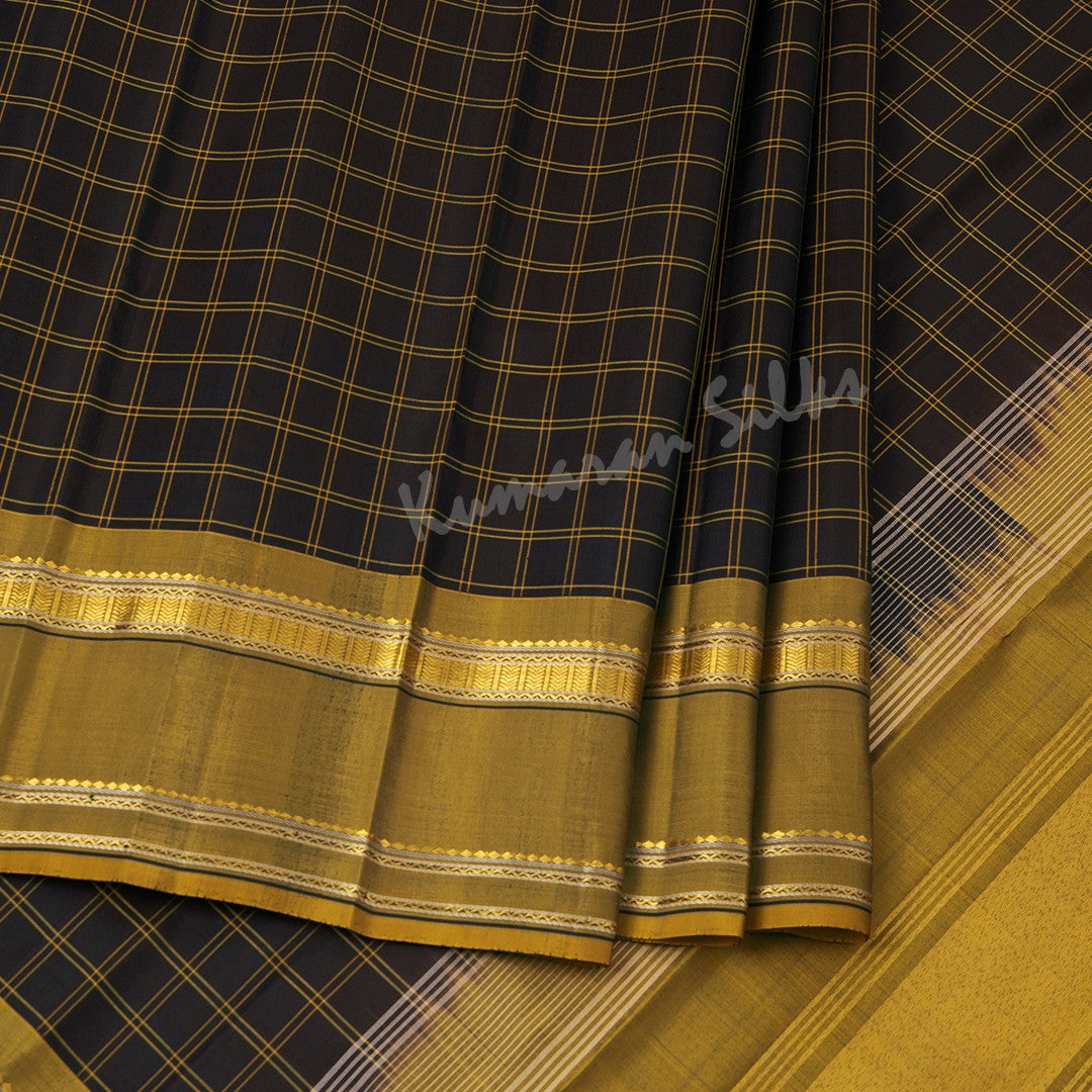 Bottle Green Checked Silk Saree With Contrast Border