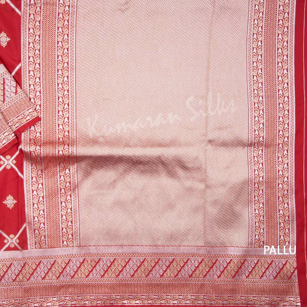 Semi Banaras Red Saree With Diamond Design - Kumaran Silks