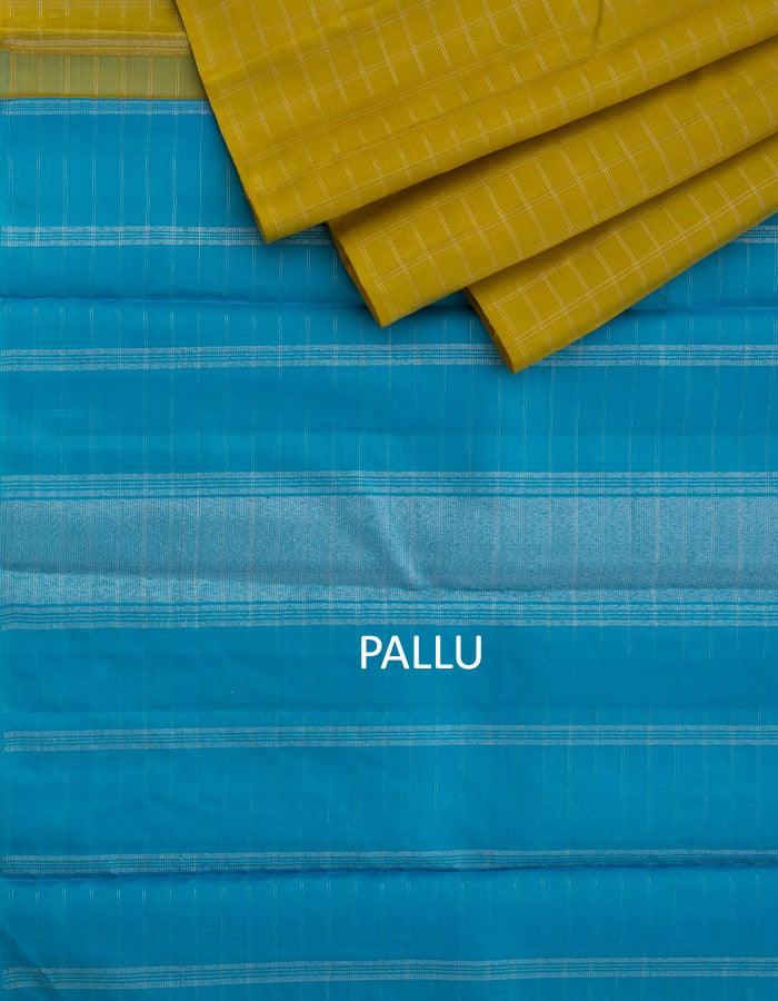 Leaf Green No Border Checked Silk Saree With Blue Pallu - Kumaran Silks