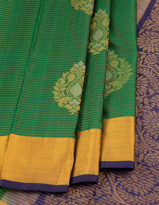 Vaira Oosi Woven Dark Green Soft Silk Saree With Traditional Motifs On Body - Kumaran Silks